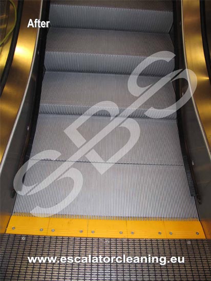 Step by Step RulltrappsRengöring™ för industriell rengöring, tvättning av rulltrappor och rullband